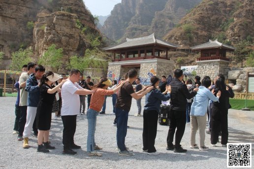 野三坡团建促进大家的相互协作，发挥出团体的力量。