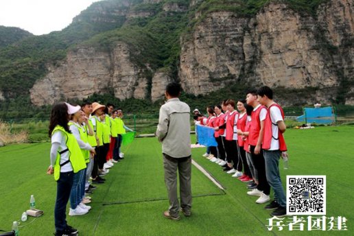 虽然野三坡拓展训练很苦很累，但这将是我们成长路上的一笔财富。